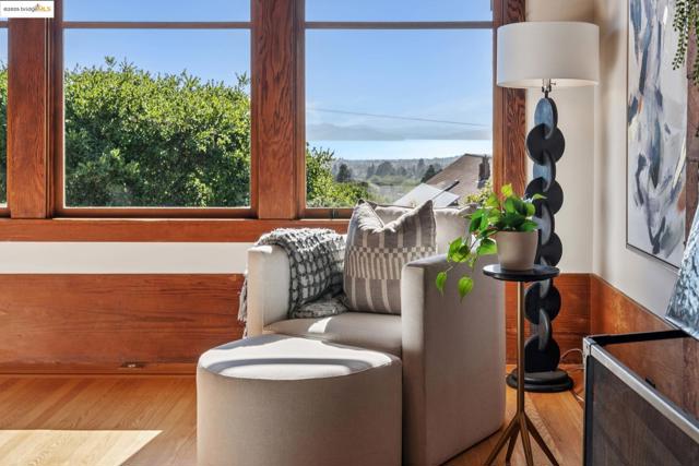 1309 Arch St, Berkeley CA: https://media.crmls.org/mediaz/4fee7b7b-d19a-4cb4-9598-451f6507aea3.jpg