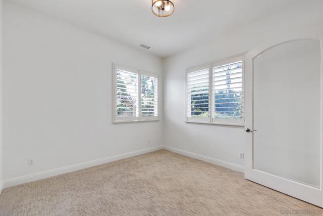10263 Winecreek Ct, San Diego CA: https://media.crmls.org/mediaz/4feead58-9226-41d1-842f-b26b40bcda2c.jpg