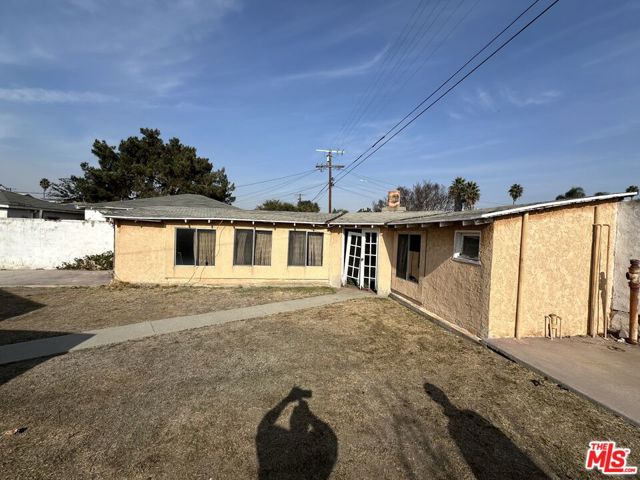10332 S Gramercy Place, Los Angeles CA: https://media.crmls.org/mediaz/4fef56e7-b2bb-4996-86c5-4db759fa0900.jpg