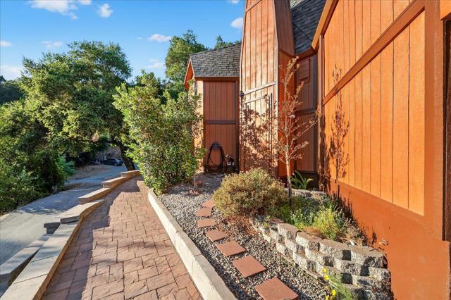 5224 Twin Falls Road, Morgan Hill CA: https://media.crmls.org/mediaz/4ff09ed5-76e0-4b3f-8b82-cead8ba31571.jpg