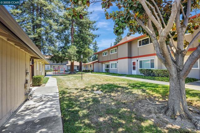 3797 Oxford Cmn, Fremont CA: https://media.crmls.org/mediaz/4ff0a7df-bd81-4571-bfa1-4f04d89f3c89.jpg