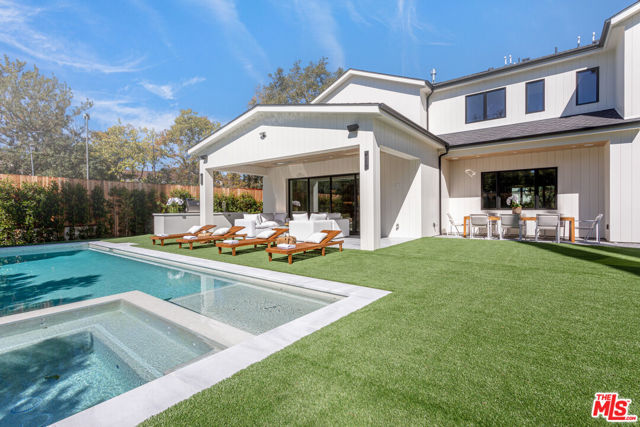 17228 Otsego Street, Encino CA: https://media.crmls.org/mediaz/4ff0d619-ff30-4216-8678-fd6a5a1ebf22.jpg