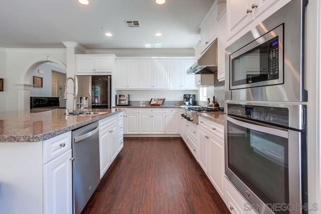 908 Hydra Ct, San Marcos CA: https://media.crmls.org/mediaz/4ff0d634-fc5b-4af7-962f-b68a98debe09.jpg