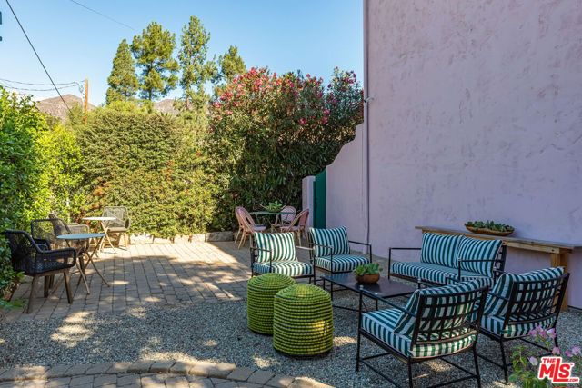 202 Canada Street, Ojai CA: https://media.crmls.org/mediaz/4ff0db8e-88db-429c-bfd1-302cd727c7a3.jpg