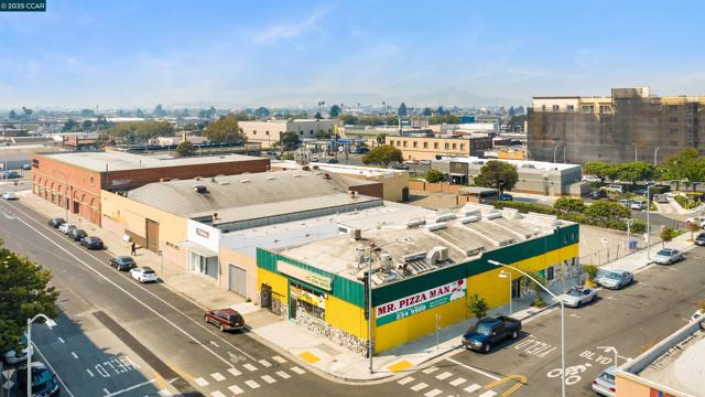 353 24Th St, Richmond CA: https://media.crmls.org/mediaz/4ff17258-039e-4b84-a254-8ced4a17f895.jpg