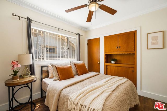 5342 Lemon Grove Avenue, Los Angeles CA: https://media.crmls.org/mediaz/4ff1eaca-aba2-40b4-8972-1ef1cda27c27.jpg