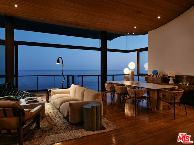26820 Malibu Cove Colony Drive, Malibu CA: https://media.crmls.org/mediaz/4ff2251f-be8c-4fd6-b781-bd42466709a4.jpg