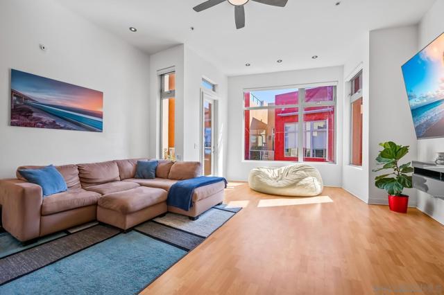 465 S Cleveland St, Oceanside CA: https://media.crmls.org/mediaz/4ff2effd-e066-48be-b606-f07b946ecb4b.jpg