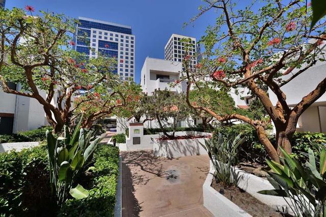 701 Kettner Blvd, San Diego CA: https://media.crmls.org/mediaz/4ff33647-b8fd-4f15-9644-f9b4e7b2dff3.jpg