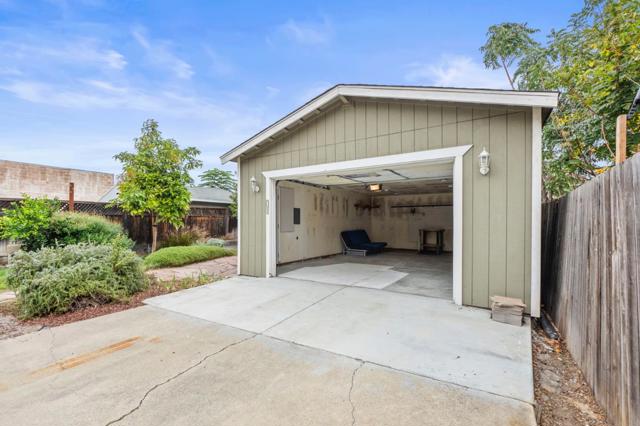 816 N 13th Street, San Jose CA: https://media.crmls.org/mediaz/4ff348be-a86b-4f3b-afd4-5925043fd01f.jpg