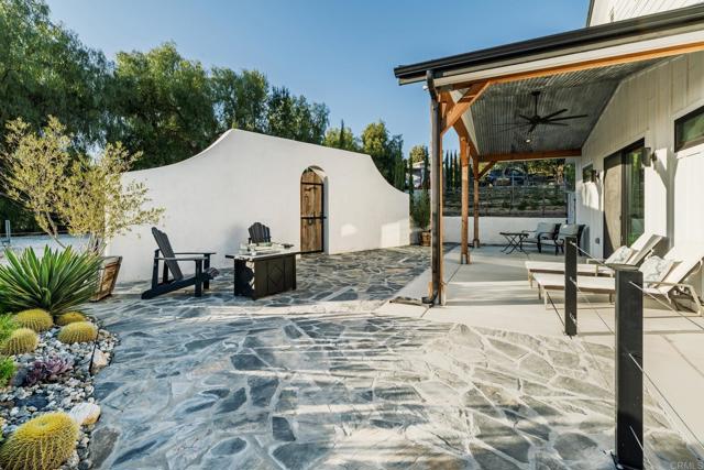 35715 Calle Nopal, Temecula CA: https://media.crmls.org/mediaz/4ff3b909-f806-4c35-81b1-e27b2eac62d0.jpg