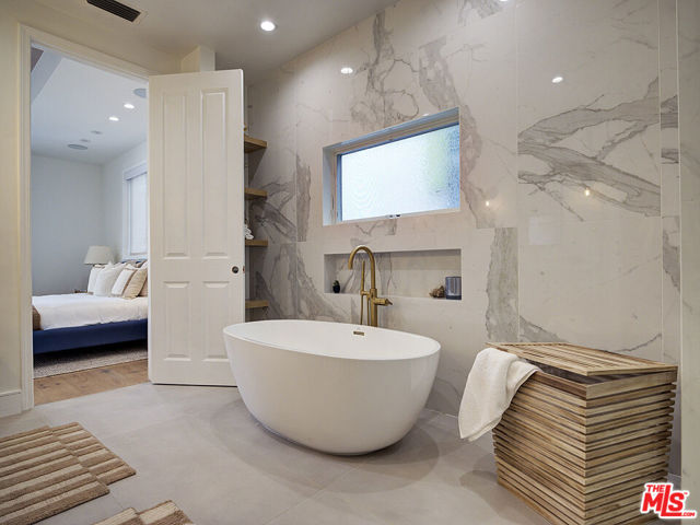 209 19th Street, Manhattan Beach CA: https://media.crmls.org/mediaz/4ff4b23b-2c4e-4928-b047-b0f530449b78.jpg