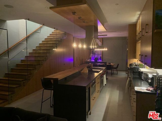 749 Oxford Ave Avenue, Venice CA: https://media.crmls.org/mediaz/4ff4b264-b8a3-4894-b49e-9a859f550cfb.jpg