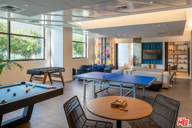 400 S Broadway, Los Angeles CA: https://media.crmls.org/mediaz/4ff4e961-f8bc-47e3-8481-2e1d6aab86ef.jpg