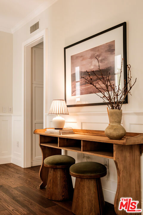 2248 Kelton Avenue, Los Angeles CA: https://media.crmls.org/mediaz/4ff52778-087e-4361-b750-88c13d8b6a31.jpg