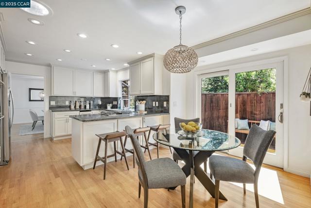 3180 Arbolado Dr, Walnut Creek CA: https://media.crmls.org/mediaz/4ff55eab-6a40-4fac-8300-91afacad1f41.jpg