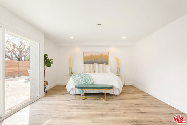 3536 Malibu Country Drive, Malibu CA: https://media.crmls.org/mediaz/4ff6244e-e492-46d8-a6a4-103148a2e598.jpg