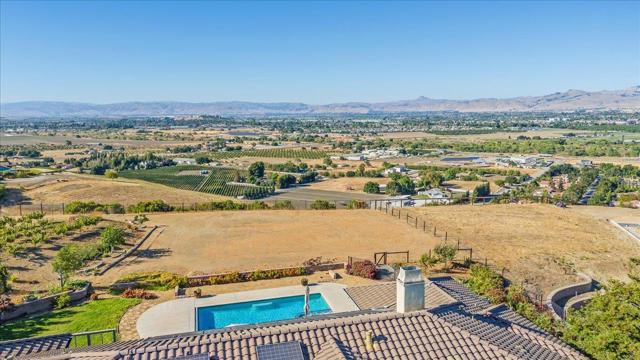 4116 Ashford Circle, Hollister CA: https://media.crmls.org/mediaz/4ff632c7-1e04-4c4e-8715-271e9835b85a.jpg
