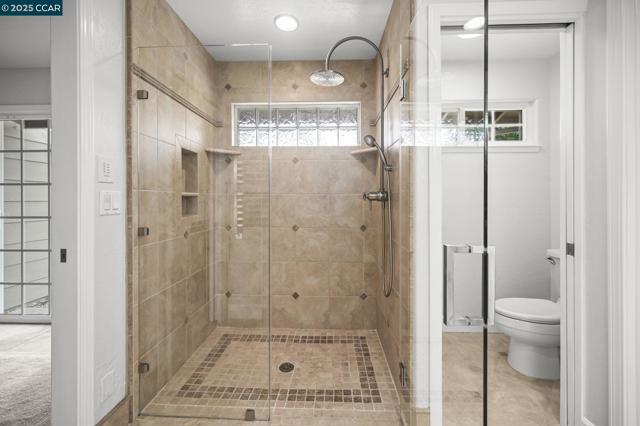 34 Willowview Ct, Danville CA: https://media.crmls.org/mediaz/4ff768e5-0eea-4dd1-9687-aabc941e1af9.jpg