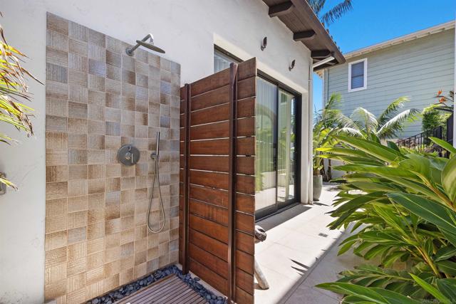 227 Neptune Ave, Encinitas CA: https://media.crmls.org/mediaz/4ff7930d-3aeb-422f-b596-9a04ab180513.jpg