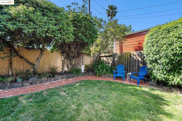 210 Delta Ave, Brentwood CA: https://media.crmls.org/mediaz/4ff82bd3-66bb-460c-9bd4-94b40336169a.jpg