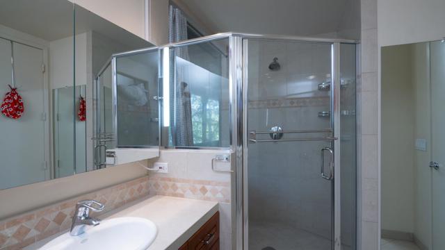 15 Kiowa Court, Portola Valley CA: https://media.crmls.org/mediaz/4ff8db98-94ee-4626-98b7-fa7cf373aeb5.jpg