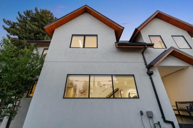 33 Highland Avenue, Burlingame CA: https://media.crmls.org/mediaz/4ff8f59d-5ce9-4462-bd71-37d902c4cb97.jpg