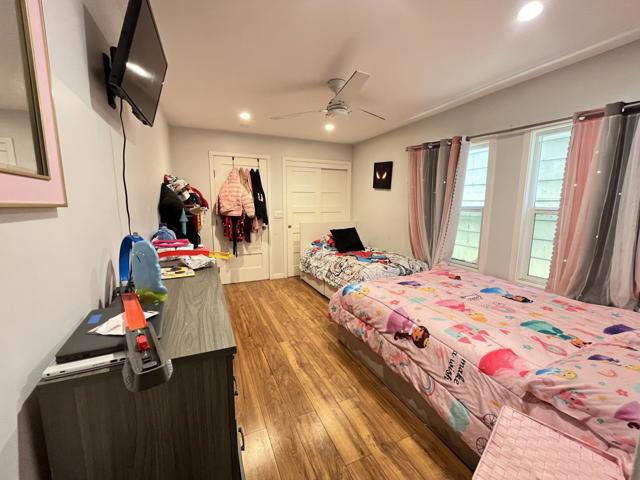 1439 38th Avenue, Oakland CA: https://media.crmls.org/mediaz/4ff9fb18-2c4a-4ec1-874d-349e78f91f3d.jpg