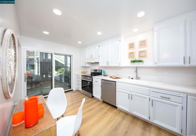 600 Terra California Dr, Walnut Creek CA: https://media.crmls.org/mediaz/4ffa3331-8749-41c7-9fd4-2f40f941ca45.jpg