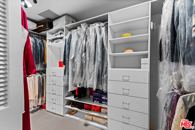 10490 Wilshire Boulevard, Los Angeles CA: https://media.crmls.org/mediaz/4ffa4f63-a4b5-4c86-ac53-b394a7656b50.jpg