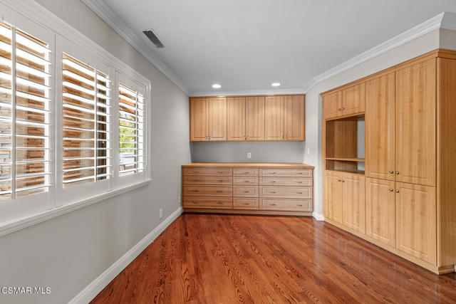 11 Inverness Road, Thousand Oaks CA: https://media.crmls.org/mediaz/4ffa7d3f-d4bb-432a-bcbd-31576d704d3b.jpg