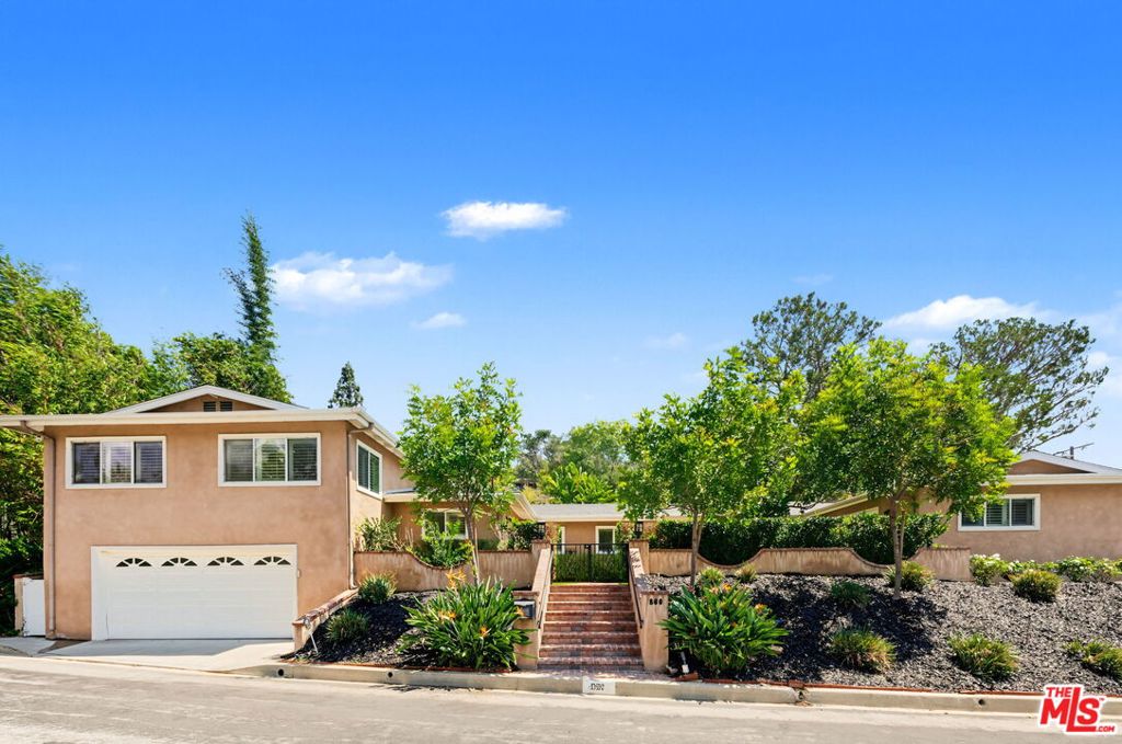 860 Bronze Lane — Ranch
