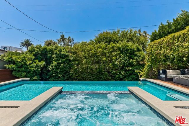 3571 Colonial Avenue, Los Angeles CA: https://media.crmls.org/mediaz/4ffad2b9-c8f8-422e-afef-7eb43fe9d26c.jpg