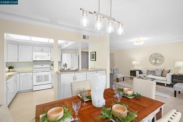 1549 Oakmont Dr, Walnut Creek CA: https://media.crmls.org/mediaz/4ffadedb-7b88-42d0-894a-d3858a0c83b4.jpg