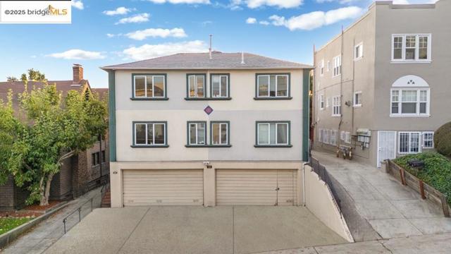 539 Mandana, Oakland CA: https://media.crmls.org/mediaz/4ffaefd4-0167-47bb-bc1f-e6d418b1f50c.jpg