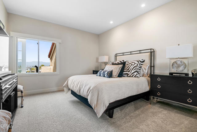 1758 Emerald Isle Way, Oxnard CA: https://media.crmls.org/mediaz/4ffc03e6-457b-4fdb-9cd2-8535b941e0fe.jpg