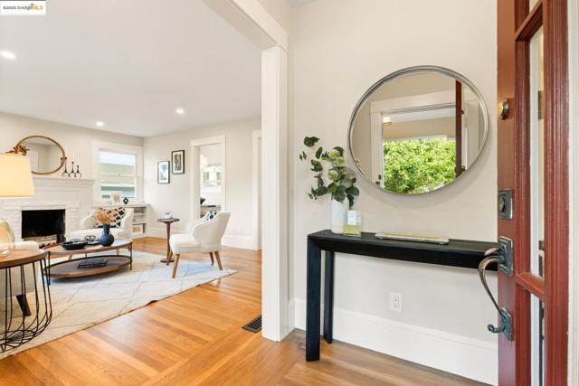 2941 Madeline St, Oakland CA: https://media.crmls.org/mediaz/4ffc1d69-6c54-4017-8f5f-c17881db4eb7.jpg