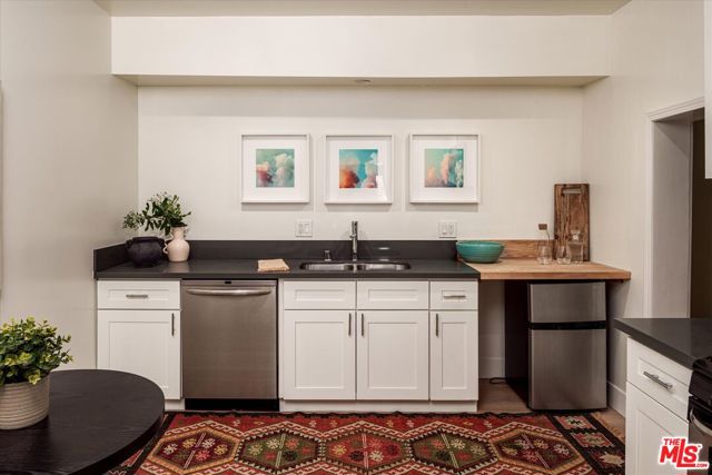 2162 Lyric Avenue, Los Angeles CA: https://media.crmls.org/mediaz/4ffc48fe-5f58-4f83-ad76-72325ad250d7.jpg