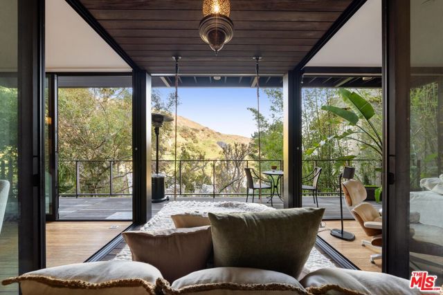 2020 Wattles Drive, Los Angeles CA: https://media.crmls.org/mediaz/4ffc4fe4-7923-4714-bbd1-00c91b5c3238.jpg