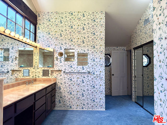 1754 Mandeville Canyon Road, Los Angeles CA: https://media.crmls.org/mediaz/4ffca644-bdc1-4f98-971e-51114eb6232b.jpg