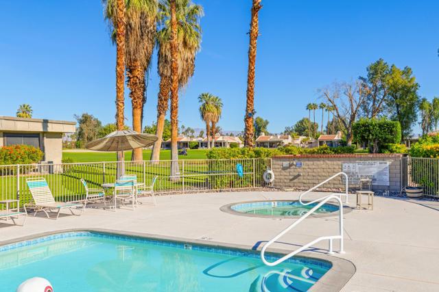 2910 Calle Loreto, Palm Springs CA: https://media.crmls.org/mediaz/4ffd4b33-160c-47bf-9b56-fe7ffbe7fff1.jpg