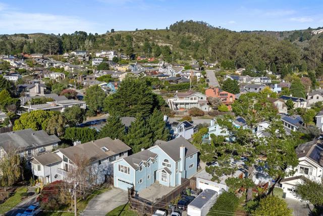 622 Avenue Balboa, El Granada CA: https://media.crmls.org/mediaz/4ffe552a-16a1-43bd-b411-de97fff35489.jpg