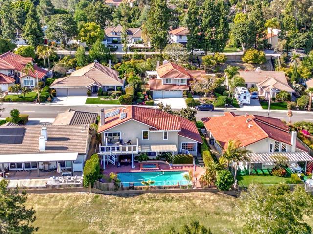 1211 Countrywood Lane, Vista CA: https://media.crmls.org/mediaz/4ffe8b14-36f0-4bf8-8e2e-047287483b57.jpg