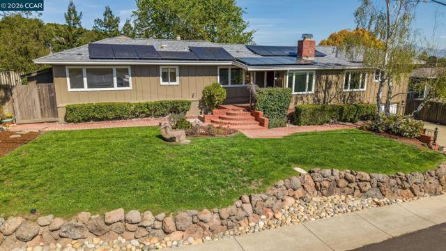 102 Hillcrest Dr, Orinda CA: https://media.crmls.org/mediaz/4fffb148-5867-4811-831d-0709b8095699.jpg