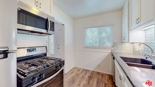 11284 Montana Avenue, Los Angeles CA: https://media.crmls.org/mediaz/50002f8b-755a-48ab-b81a-e43349ddec78.jpg