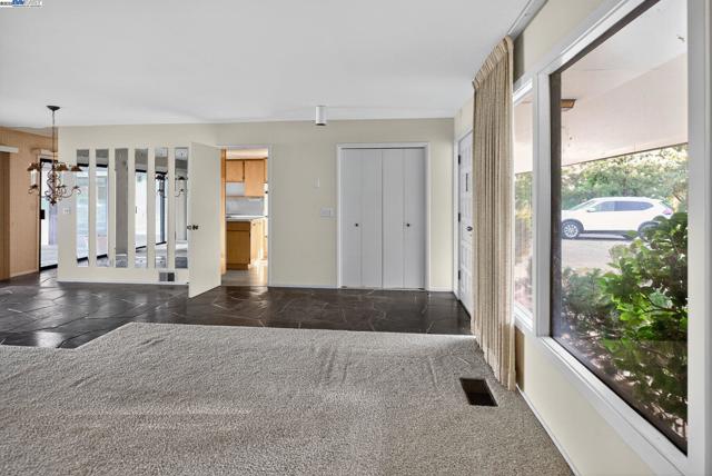 20521 Upper Hillview Dr, Sonora CA: https://media.crmls.org/mediaz/50003a35-4ffa-4f7b-bfc6-cde0124bfa8e.jpg