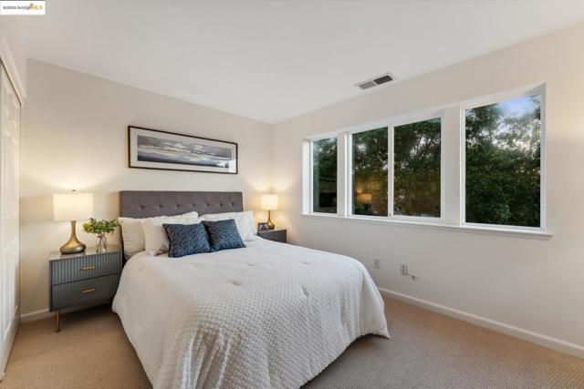 102 Waterview Dr, Richmond CA: https://media.crmls.org/mediaz/50006dfc-adf9-4432-a560-400b4ac0e903.jpg