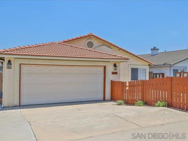 1277 Glencoe Dr, San Diego CA: https://media.crmls.org/mediaz/500107c1-8698-48ae-bf86-e823e509b405.jpg
