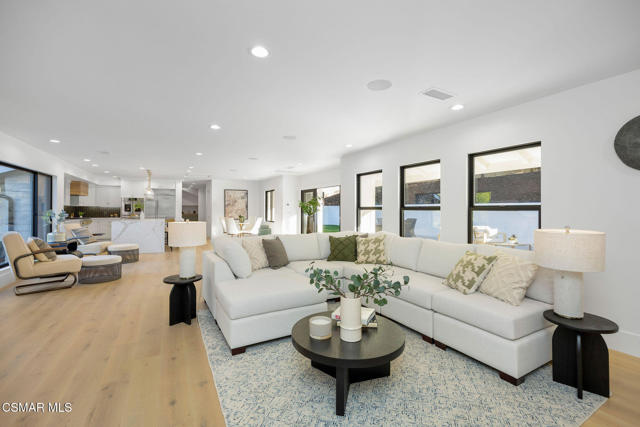 1324 La Granada Drive, Thousand Oaks CA: https://media.crmls.org/mediaz/5001232d-baee-4ef7-b542-90bc4a525774.jpg