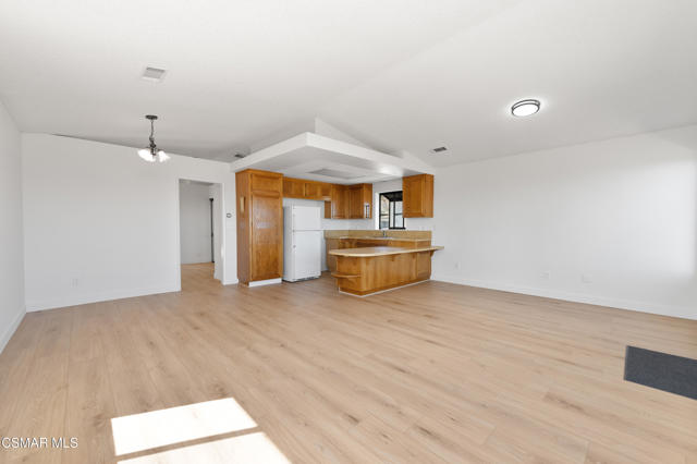 1140 San Clemente Way, Camarillo CA: https://media.crmls.org/mediaz/500158e6-1c06-48f0-8c09-bc7468dc3663.jpg